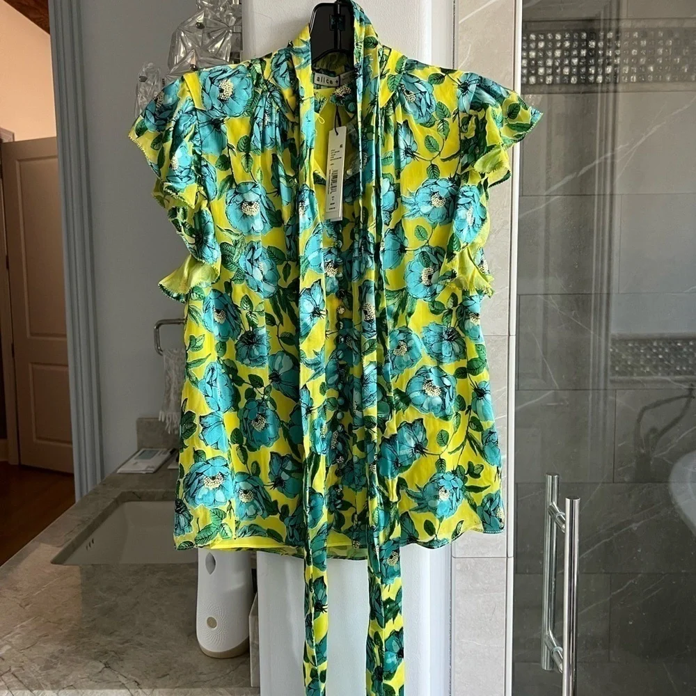 ALICE + OLIVIA Jordana Bow-Collar Button-Front Blouse - Picture 6 of 14